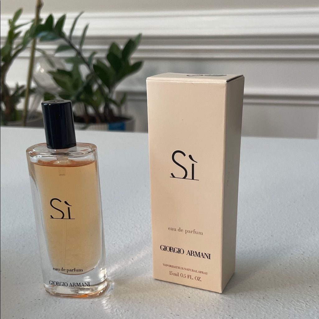 Giorgio Armani Si for Women Eau de Parfum 3.4 oz | Elegant, Modern & Feminine